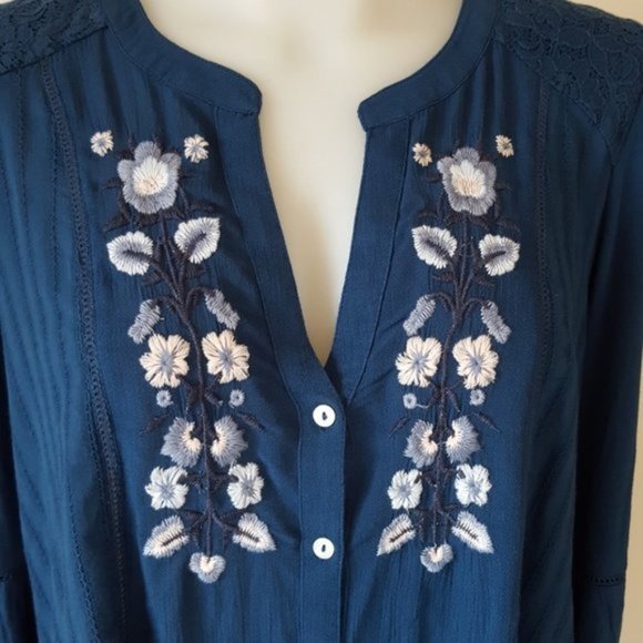 New! Size Small Blue Maternity Shirt Top New! Embroidered Flutter & Kick - Picture 3 of 3